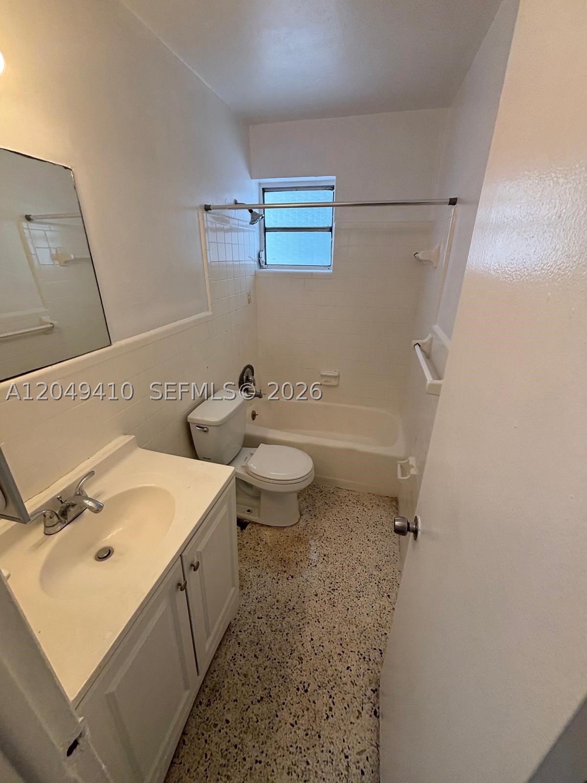 1047 Sw 7th St 12 Property Photo 5