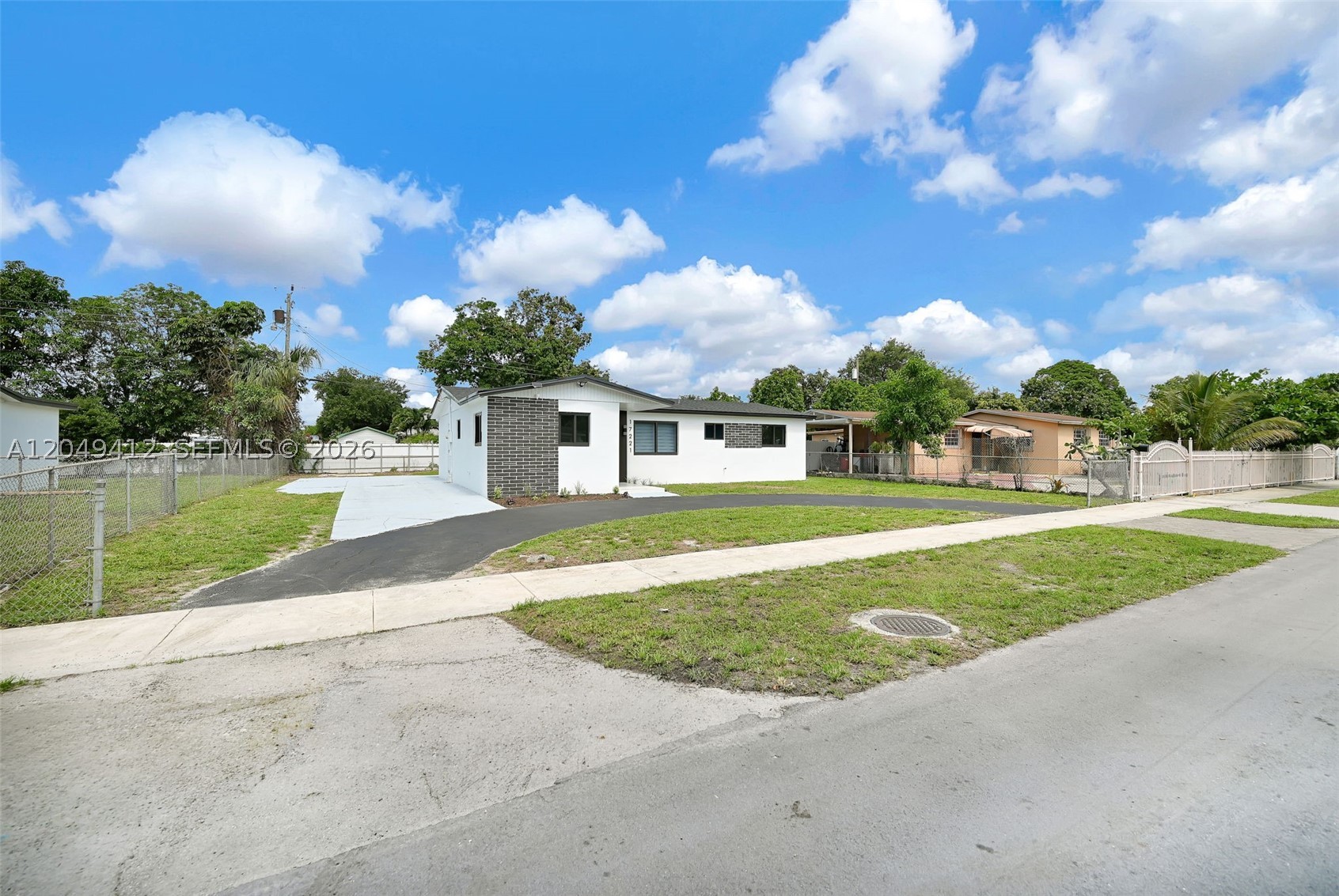 17221 Nw 24th Pl Property Photo 2