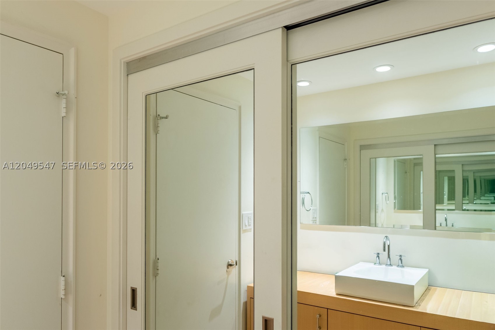 200 Ocean Lane Dr 501 Property Photo 43