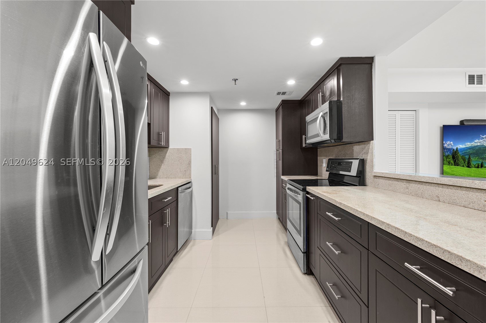 2457 Collins Ave 307 Property Photo 1