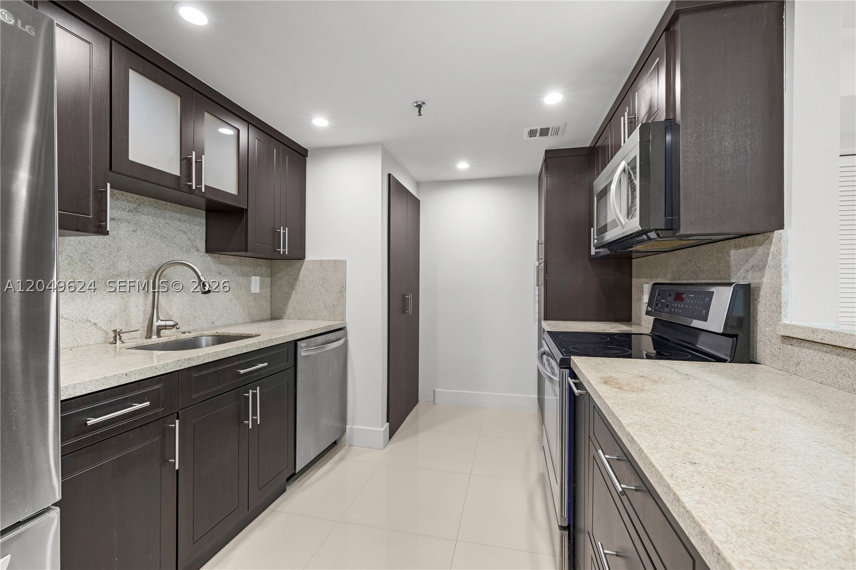 2457 Collins Ave 307 Property Photo 2