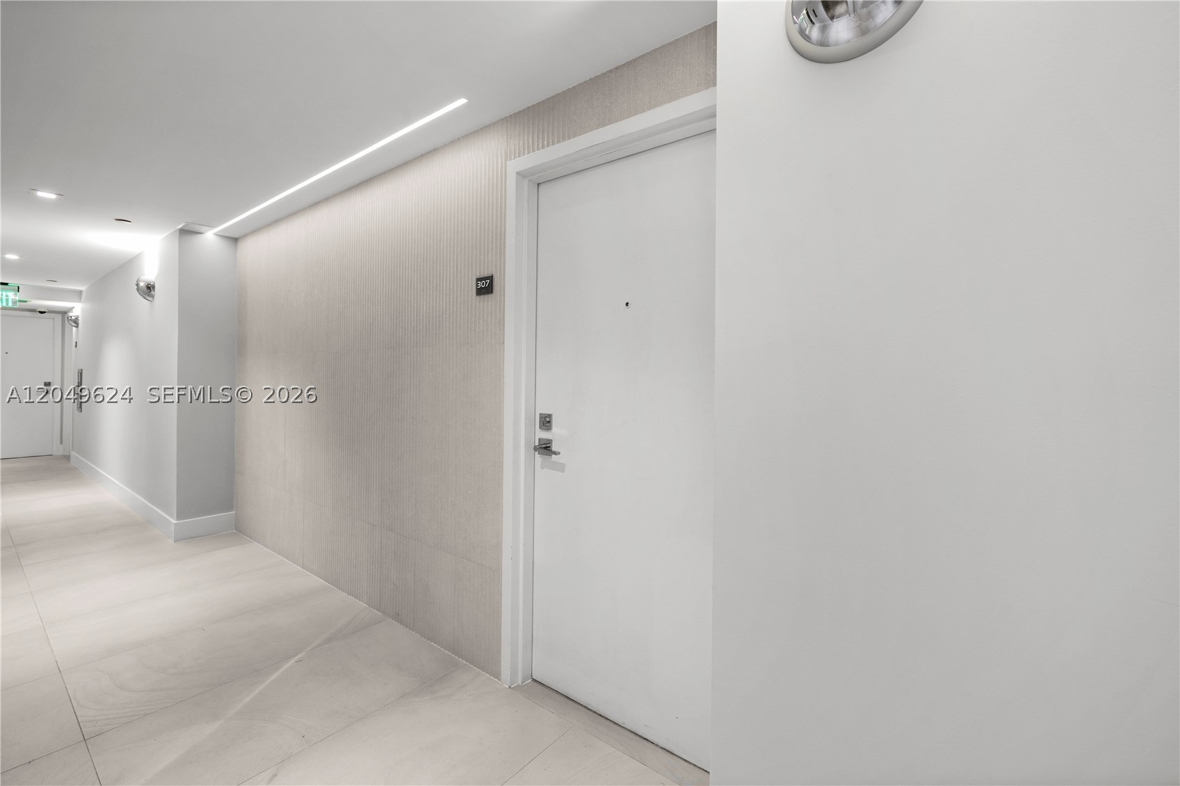 2457 Collins Ave 307 Property Photo 3
