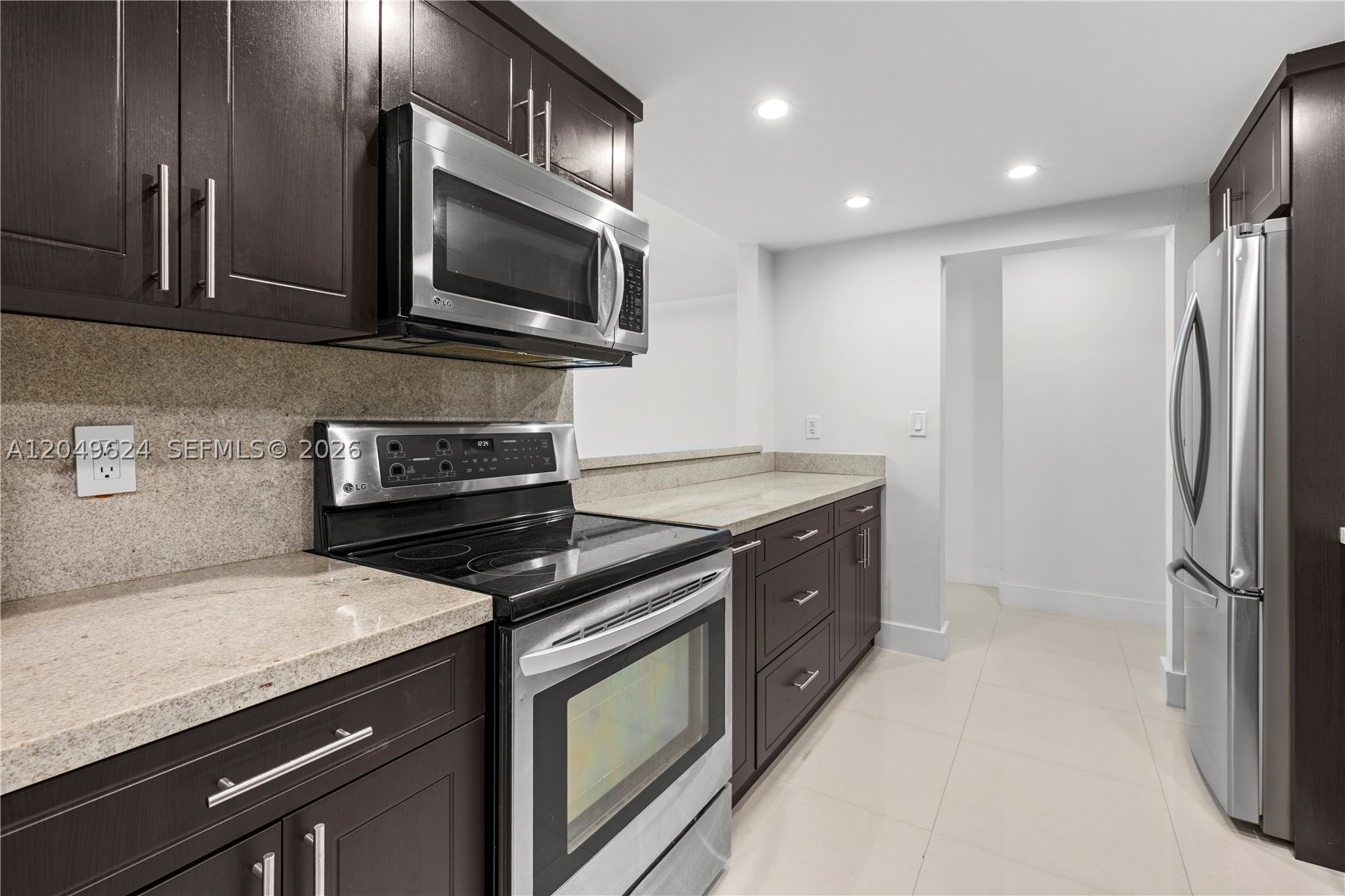 2457 Collins Ave 307 Property Photo 5