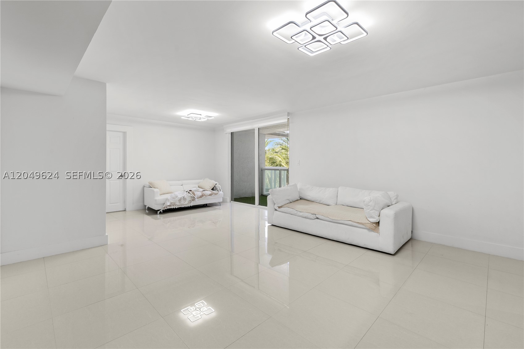 2457 Collins Ave 307 Property Photo 7