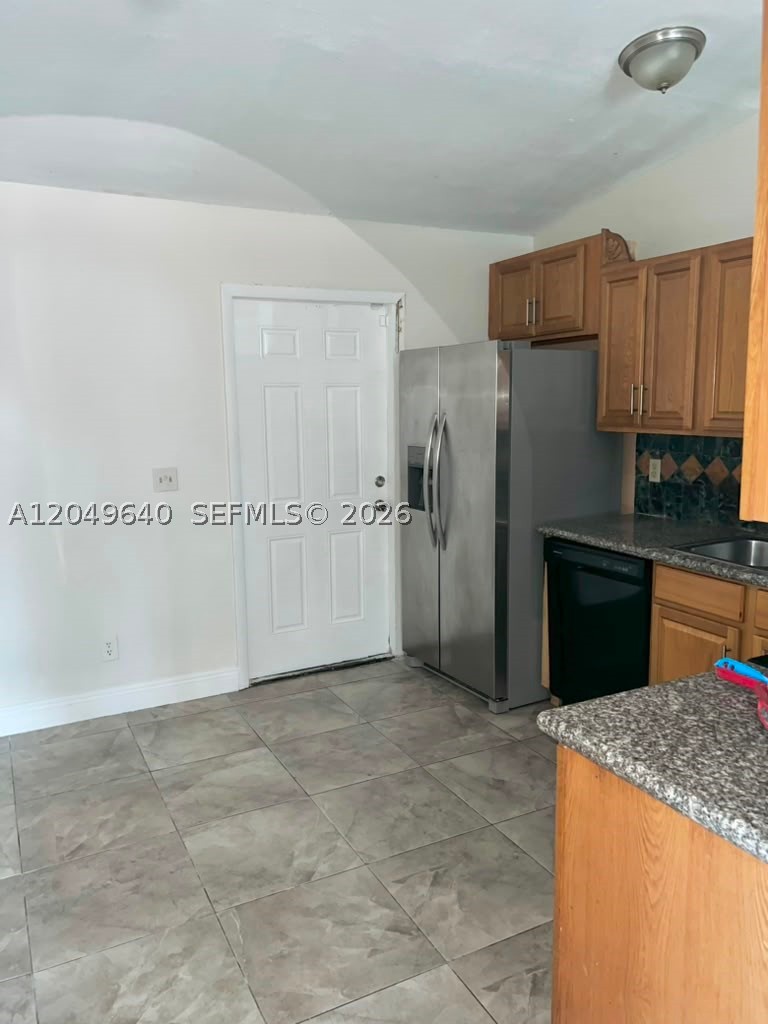 2201 Scott St B Property Photo 6