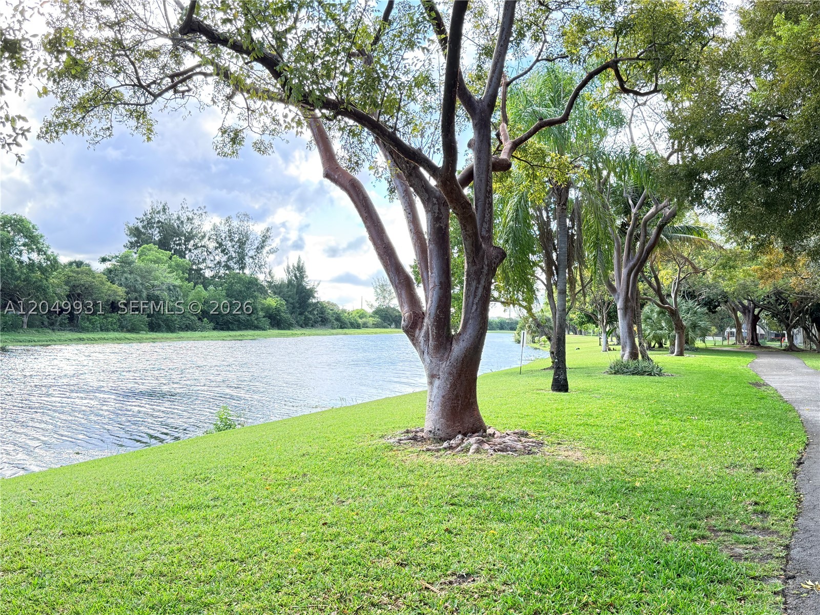 2206 S Cypress Bend Dr 508 Property Photo 1