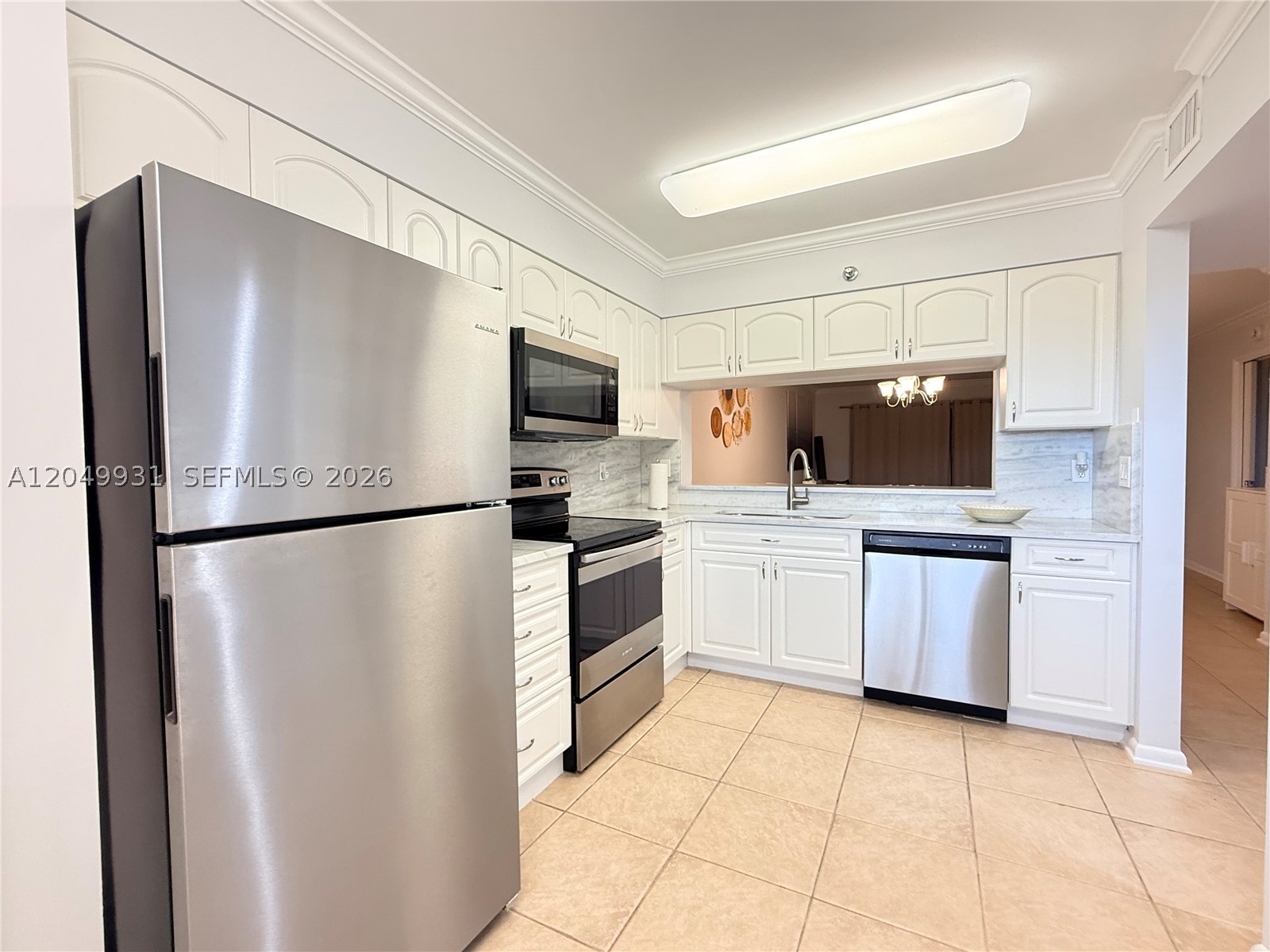2206 S Cypress Bend Dr 508 Property Photo 7