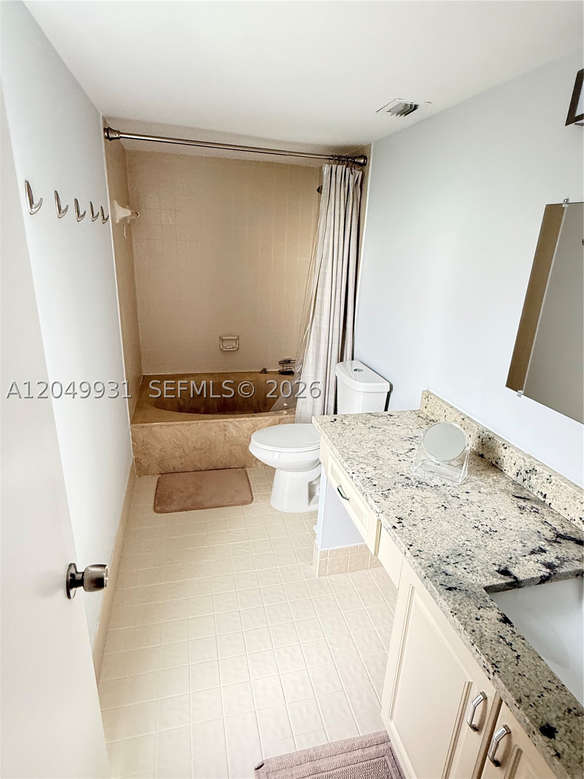 2206 S Cypress Bend Dr 508 Property Photo 13