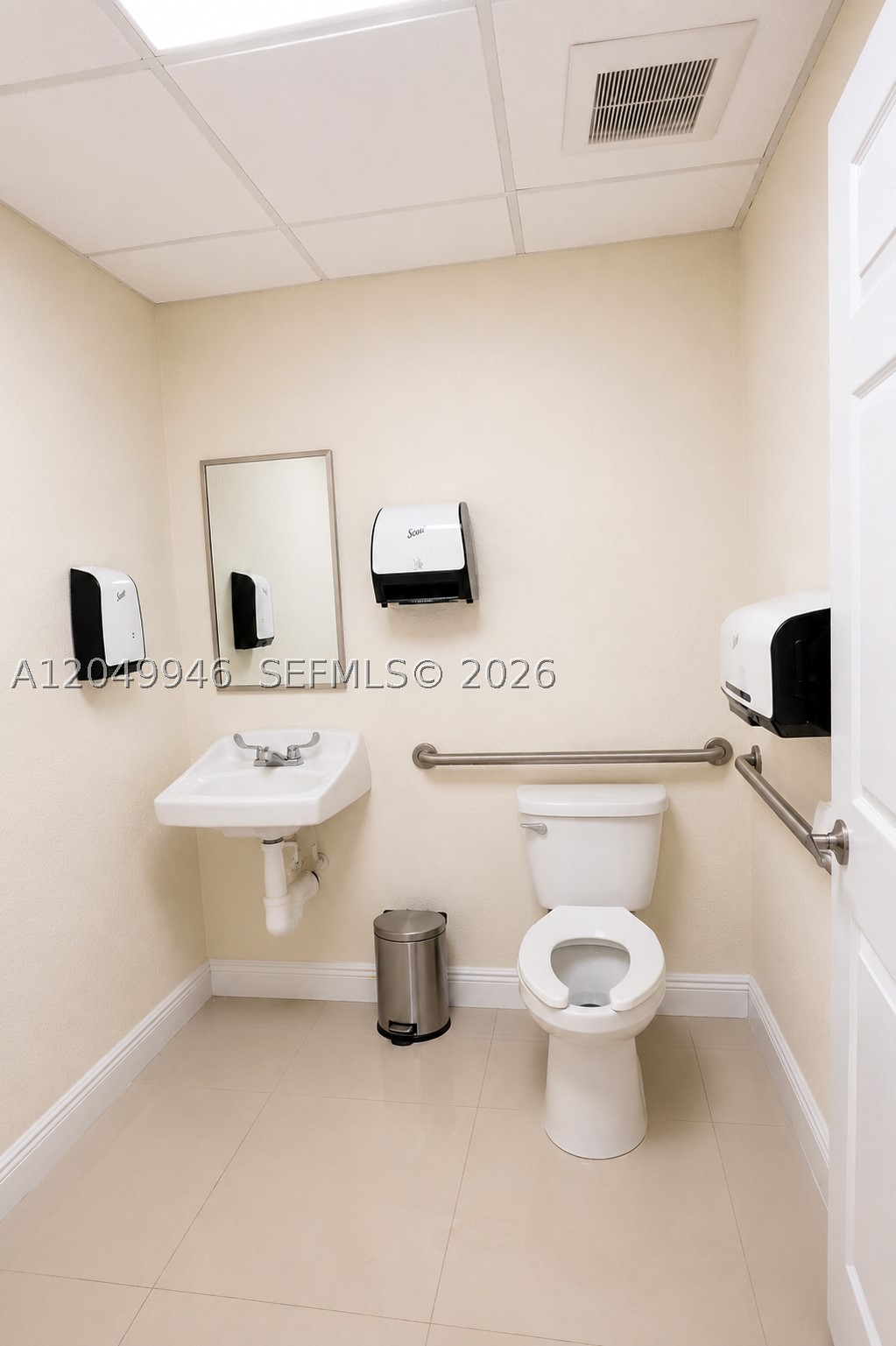 8919 Taft St Property Photo 6