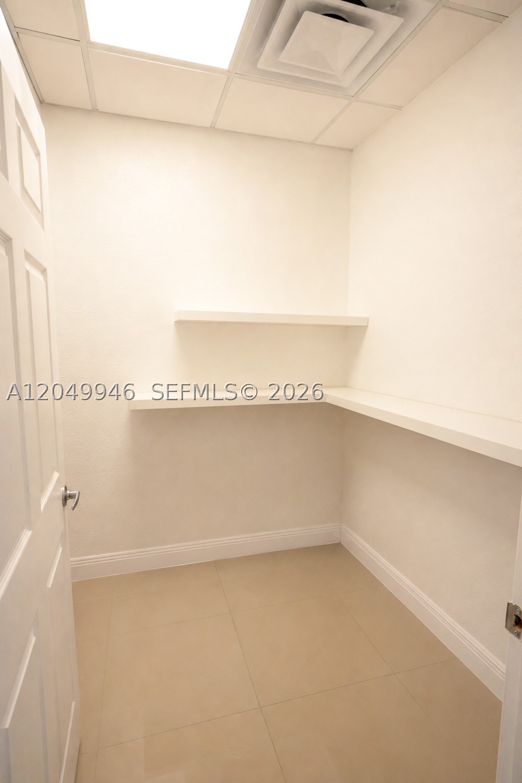 8919 Taft St Property Photo 7