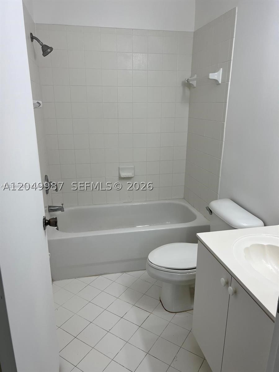 2911 Se 13th Rd 204-40 Property Photo 16
