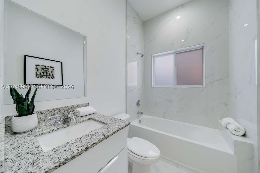 2938 Nw 27th St 2936 Property Photo 6