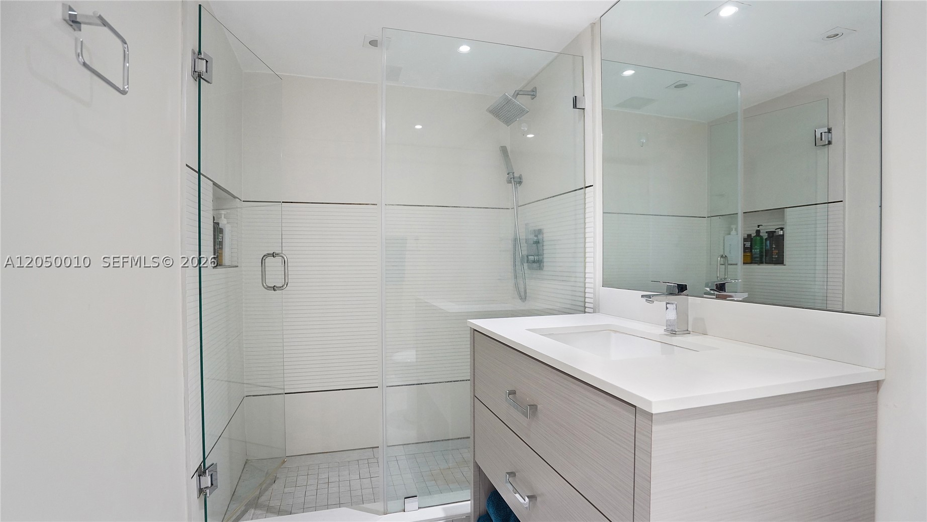 4301 Collins Ave 403 Property Photo 6