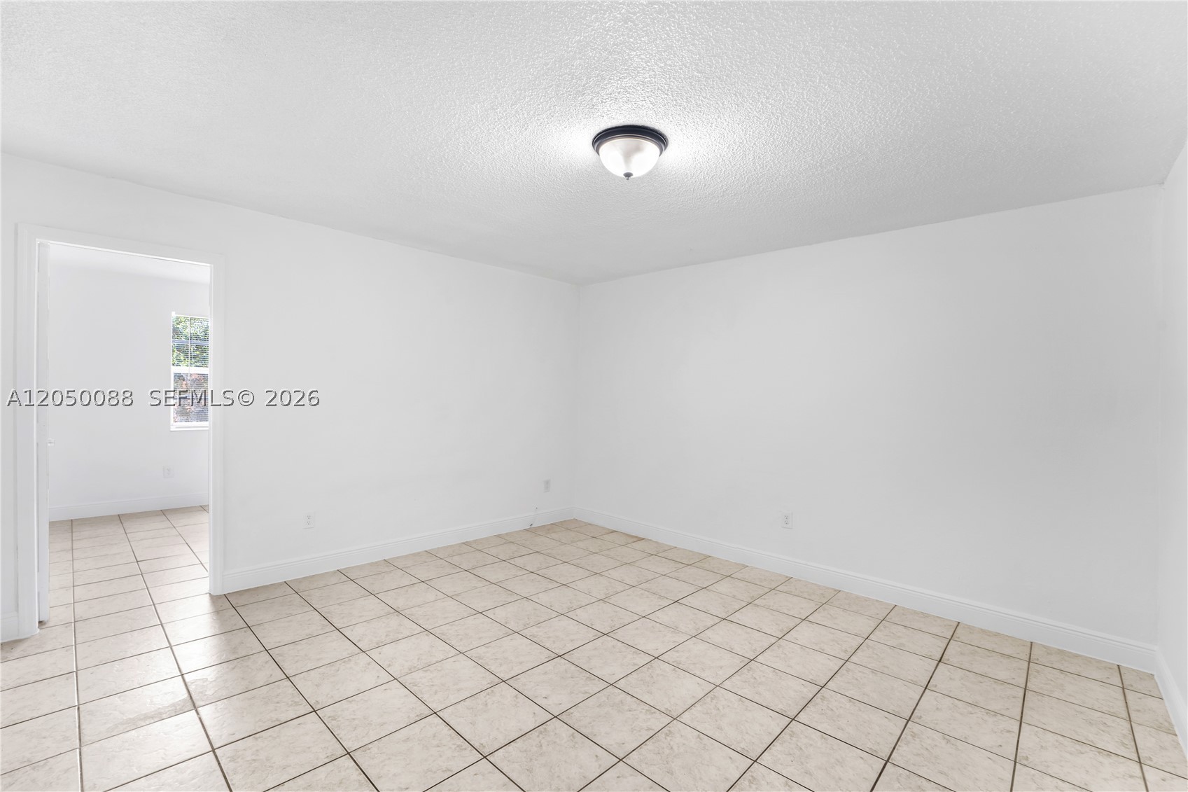 1305 W 53rd St 420 Property Photo 4