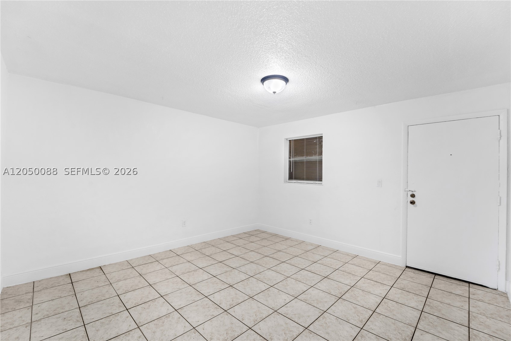 1305 W 53rd St 420 Property Photo 5