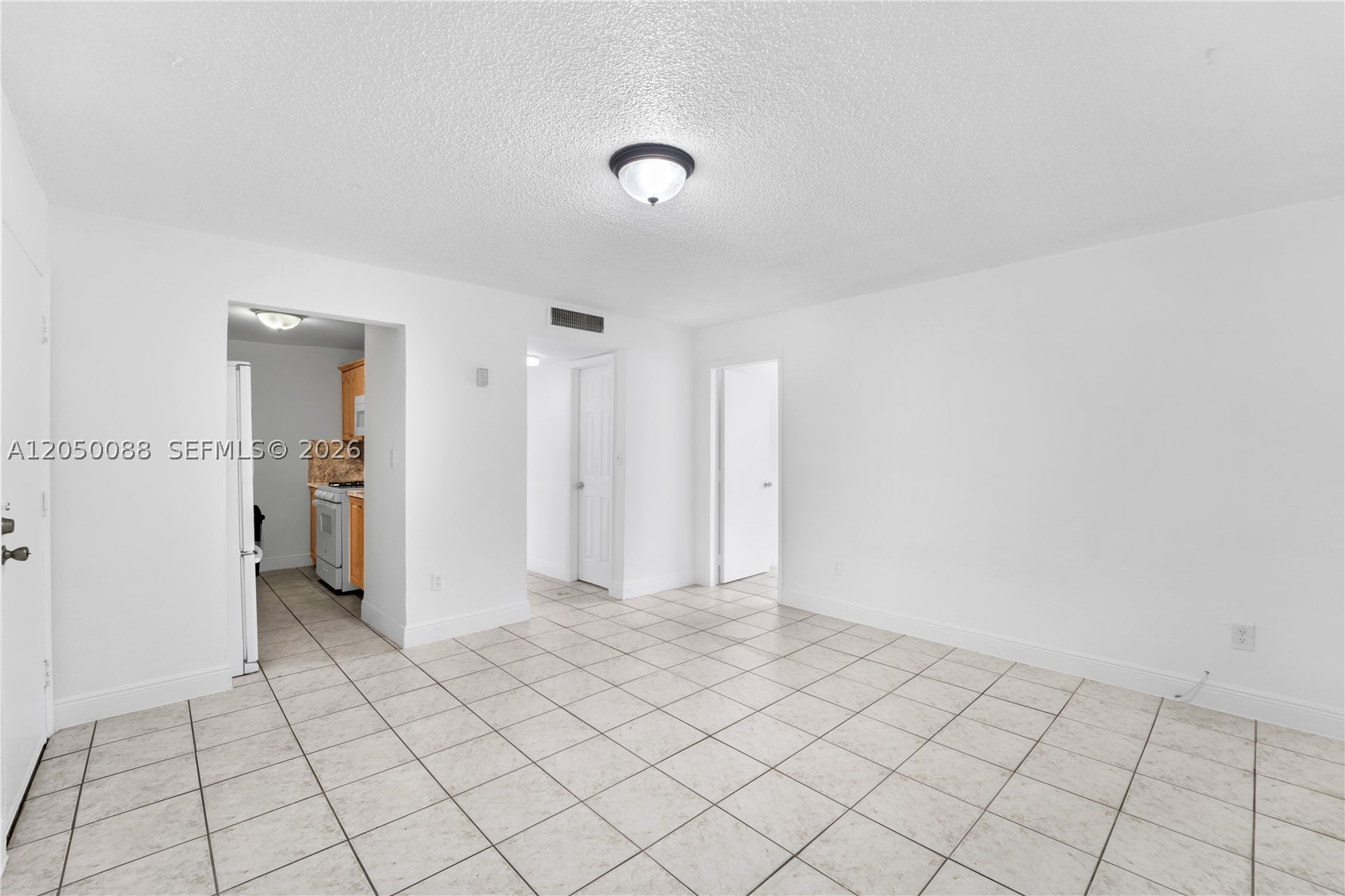 1305 W 53rd St 420 Property Photo 6