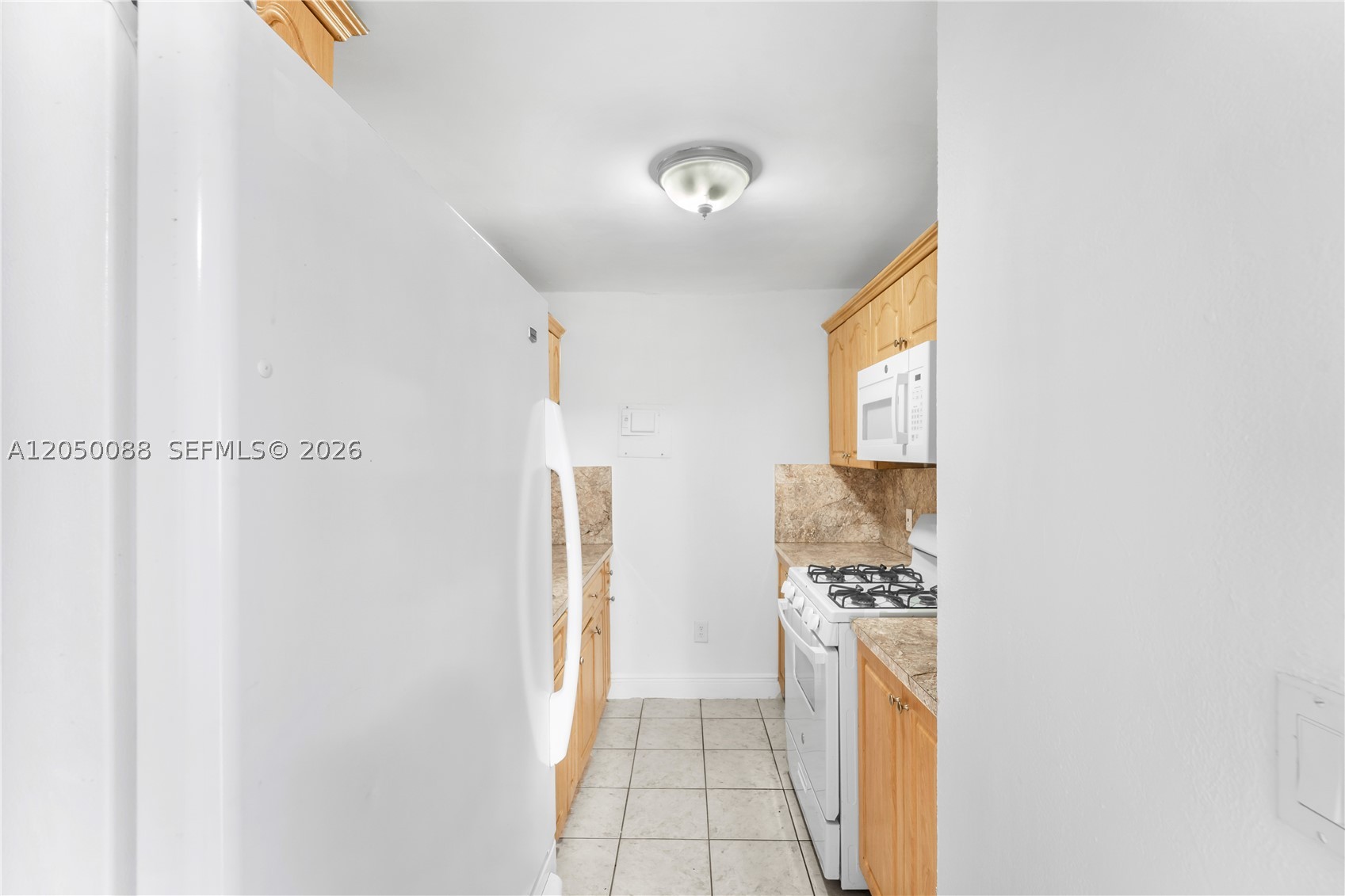 1305 W 53rd St 420 Property Photo 8