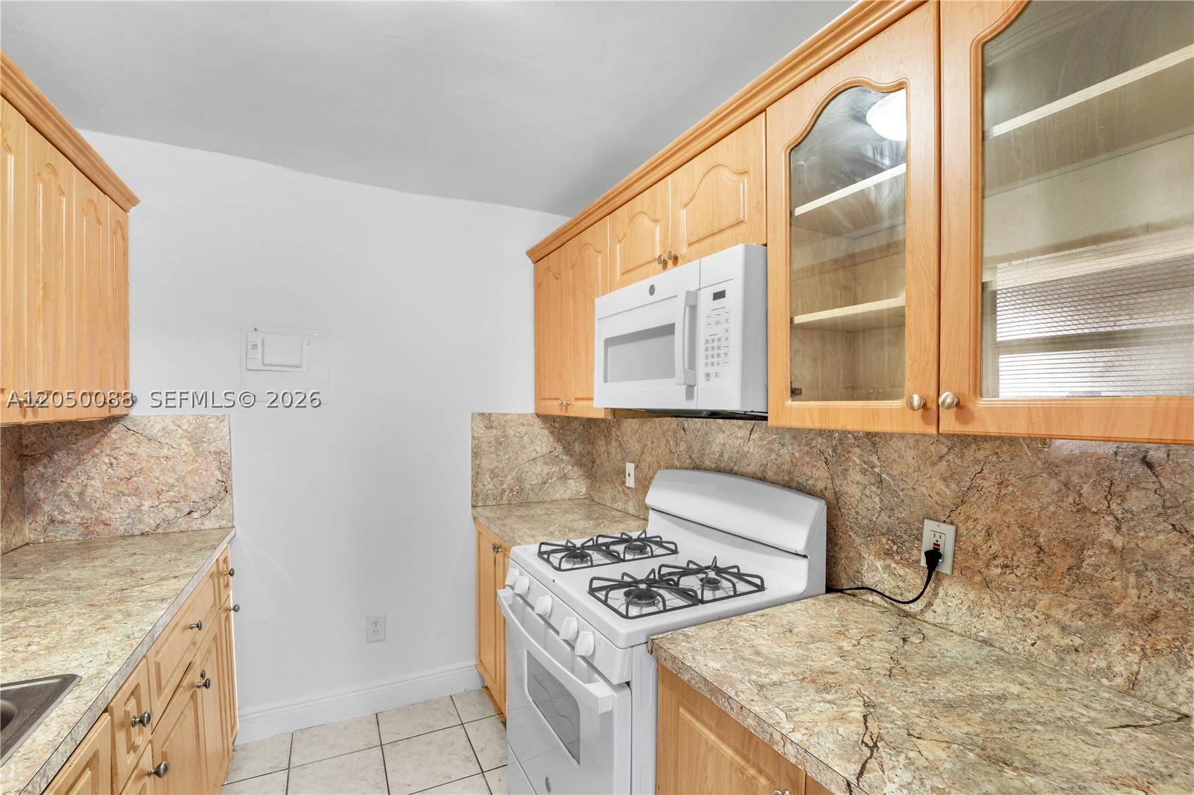 1305 W 53rd St 420 Property Photo 9