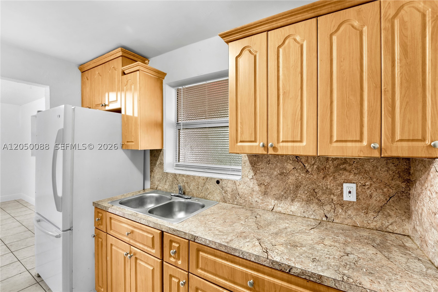 1305 W 53rd St 420 Property Photo 10
