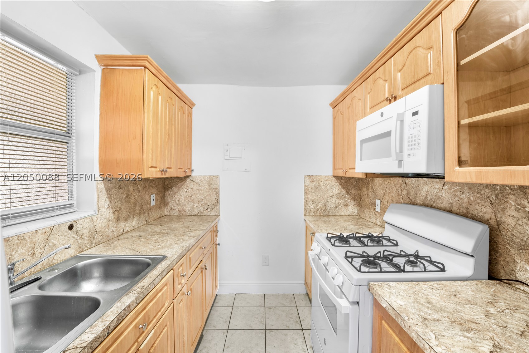 1305 W 53rd St 420 Property Photo 11