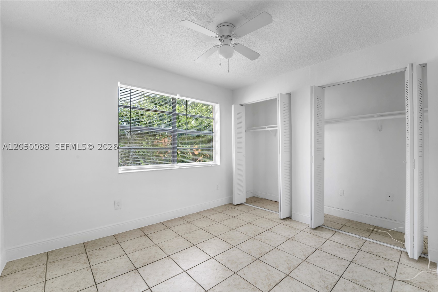 1305 W 53rd St 420 Property Photo 12