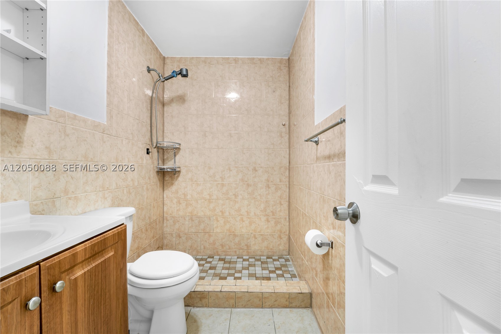 1305 W 53rd St 420 Property Photo 14
