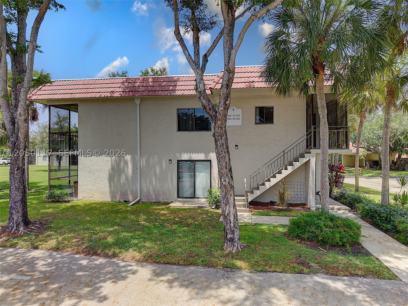 16252 Laurel Dr 201 Property Photo 2
