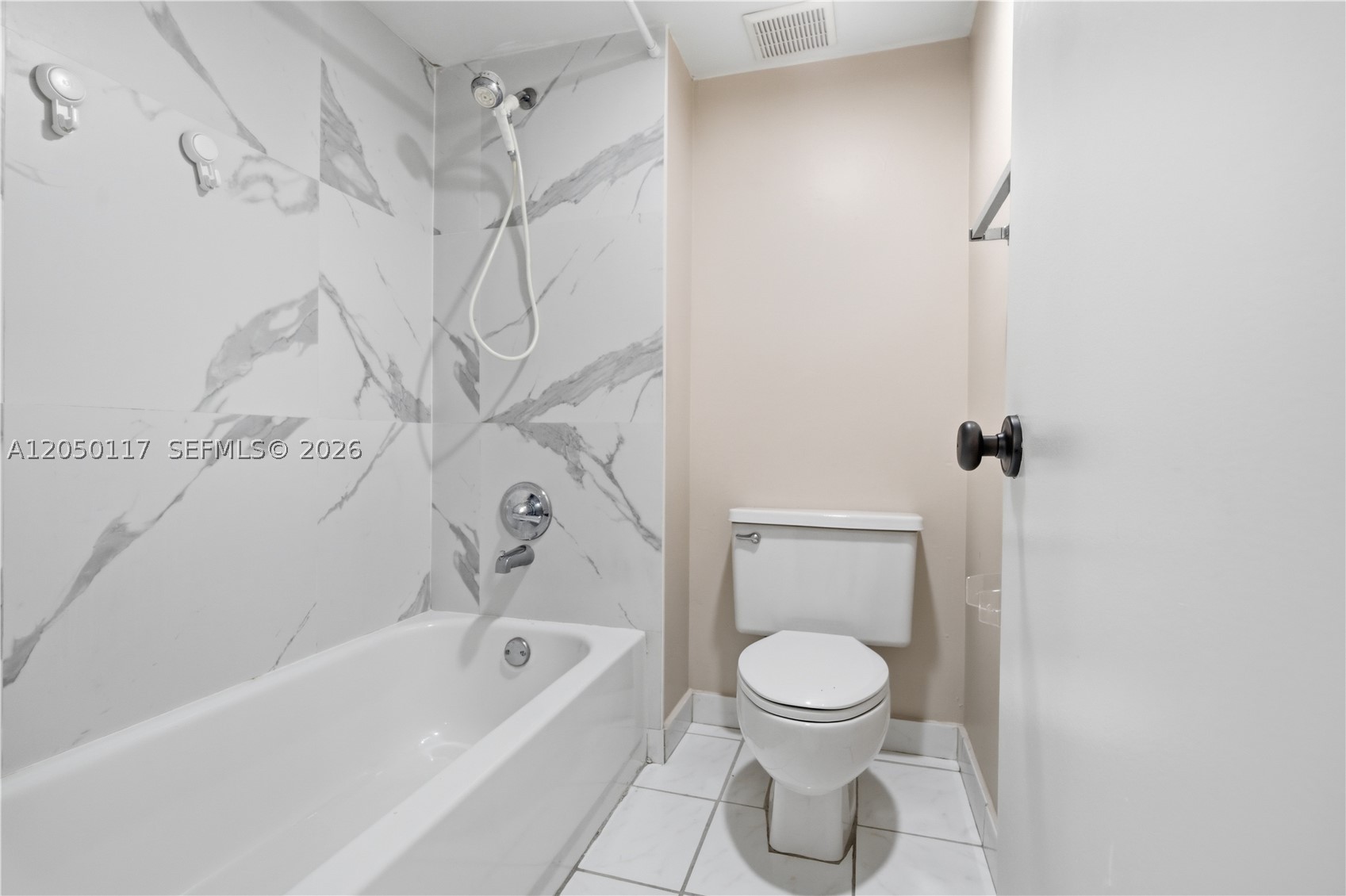 16252 Laurel Dr 201 Property Photo 24