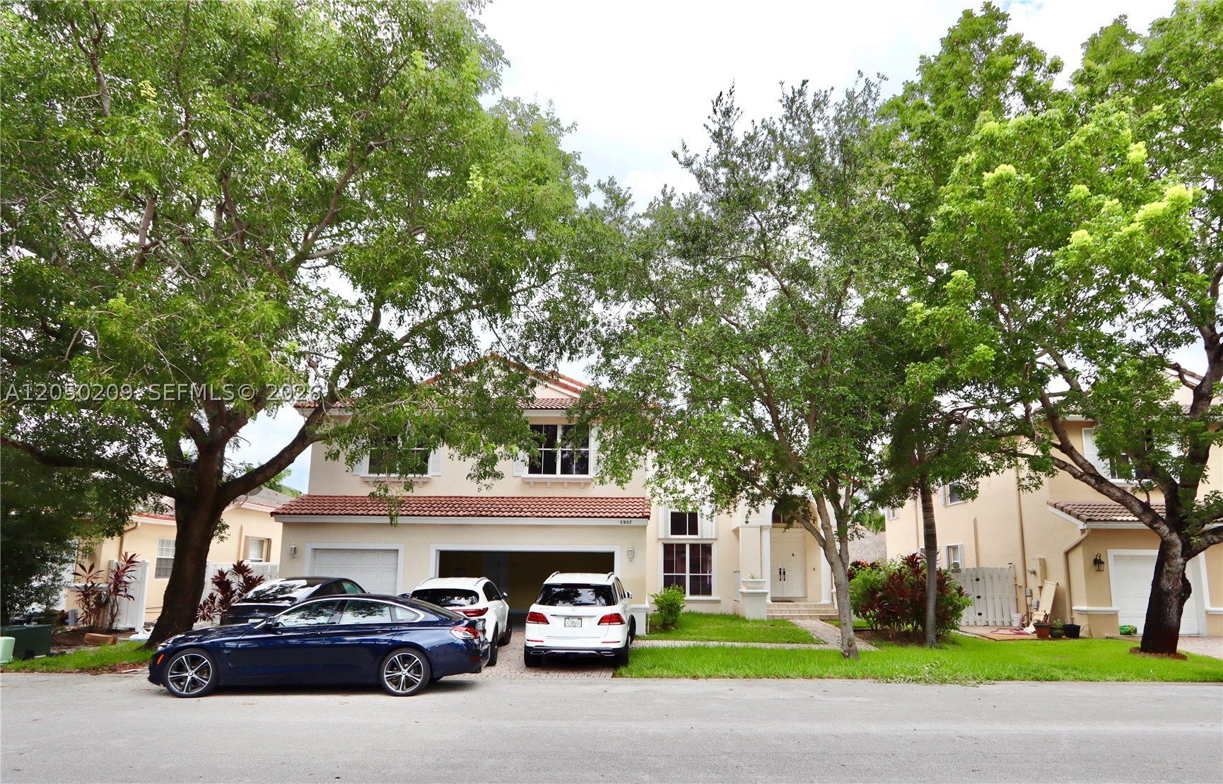 A12050209 Property Photo 2