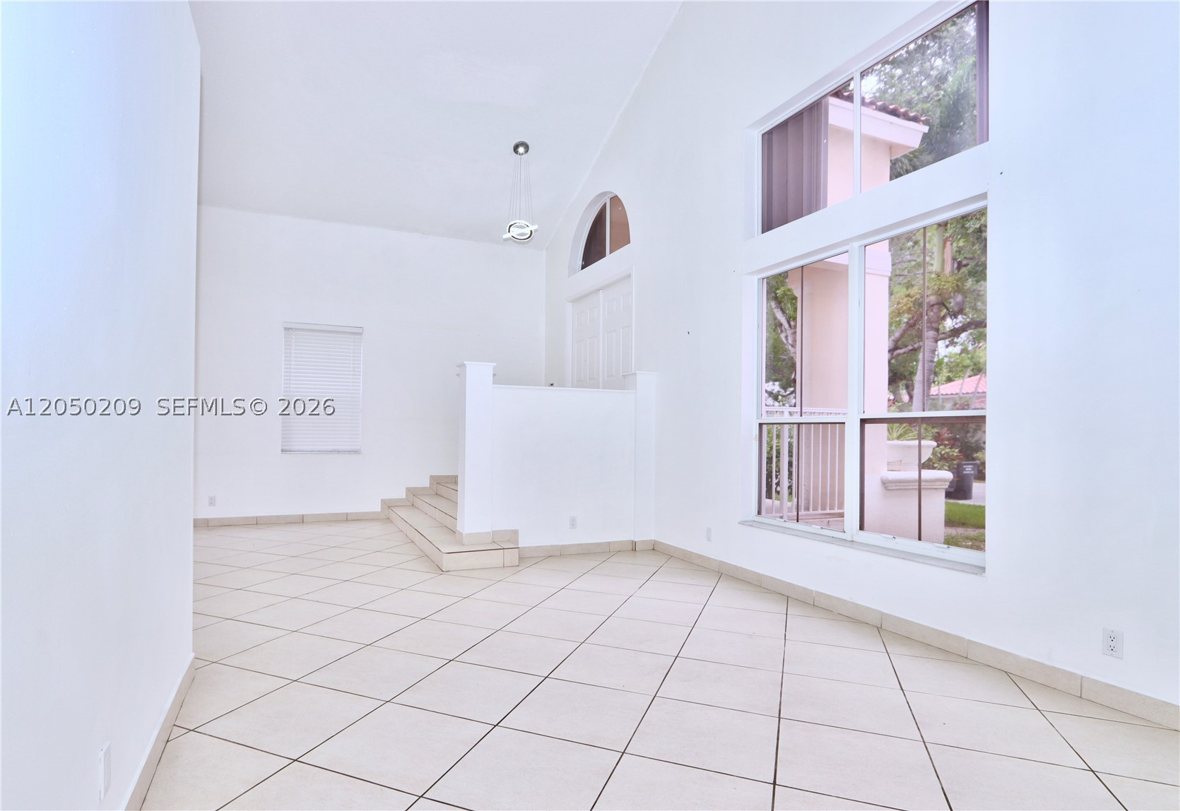 A12050209 Property Photo 5
