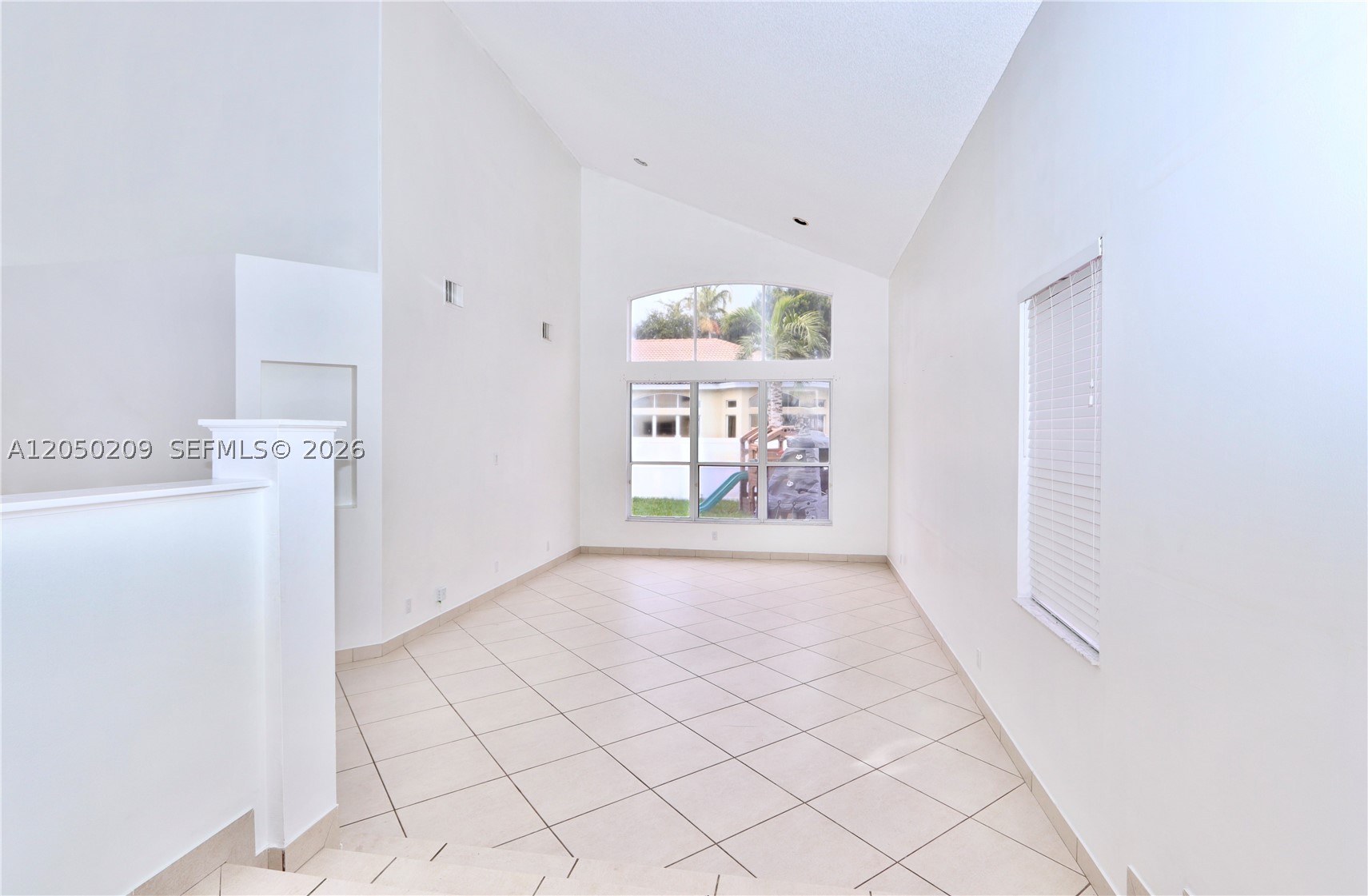 A12050209 Property Photo 8