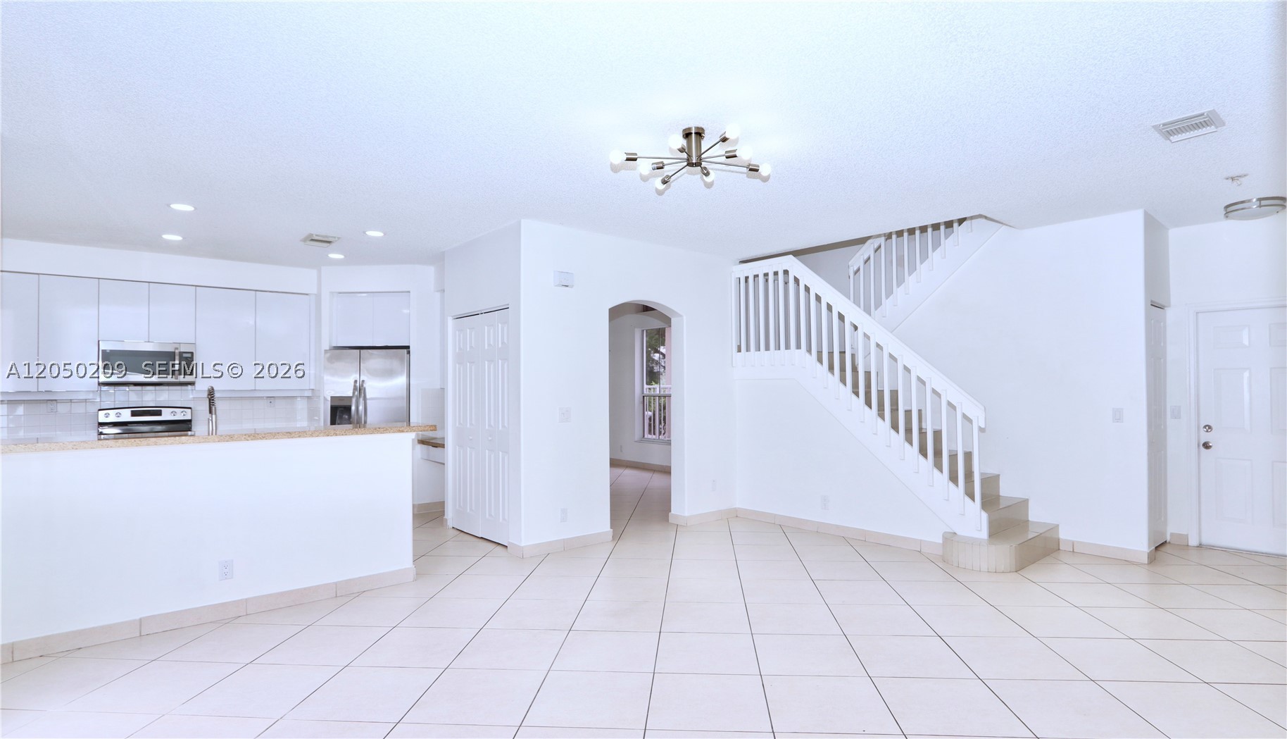 A12050209 Property Photo 12