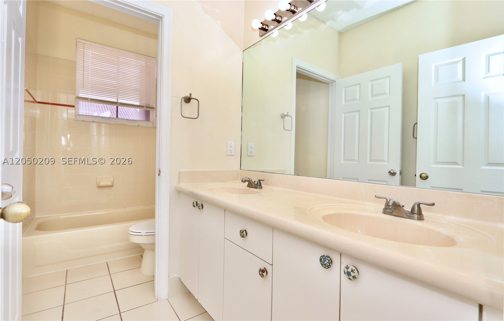 A12050209 Property Photo 22