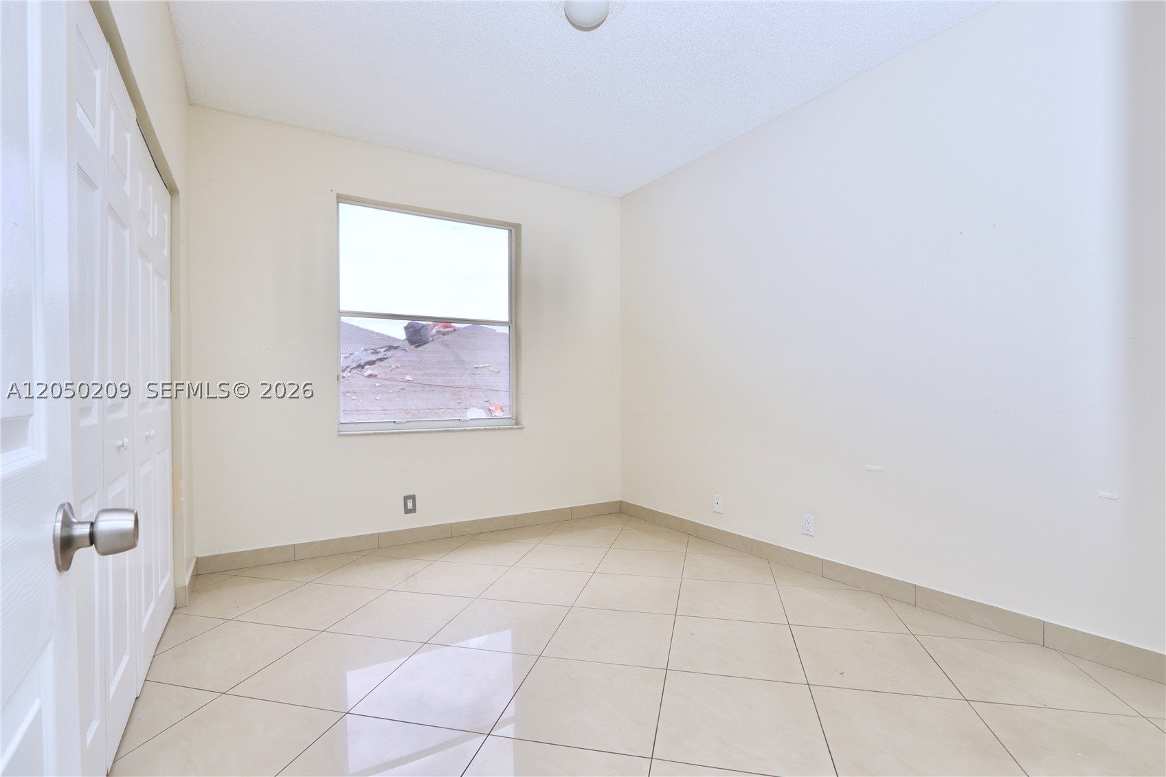 A12050209 Property Photo 23