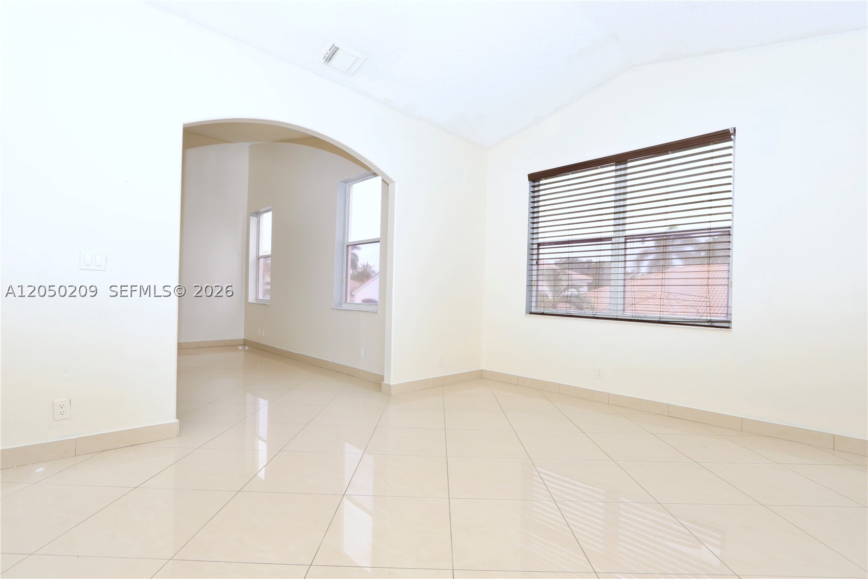 A12050209 Property Photo 31