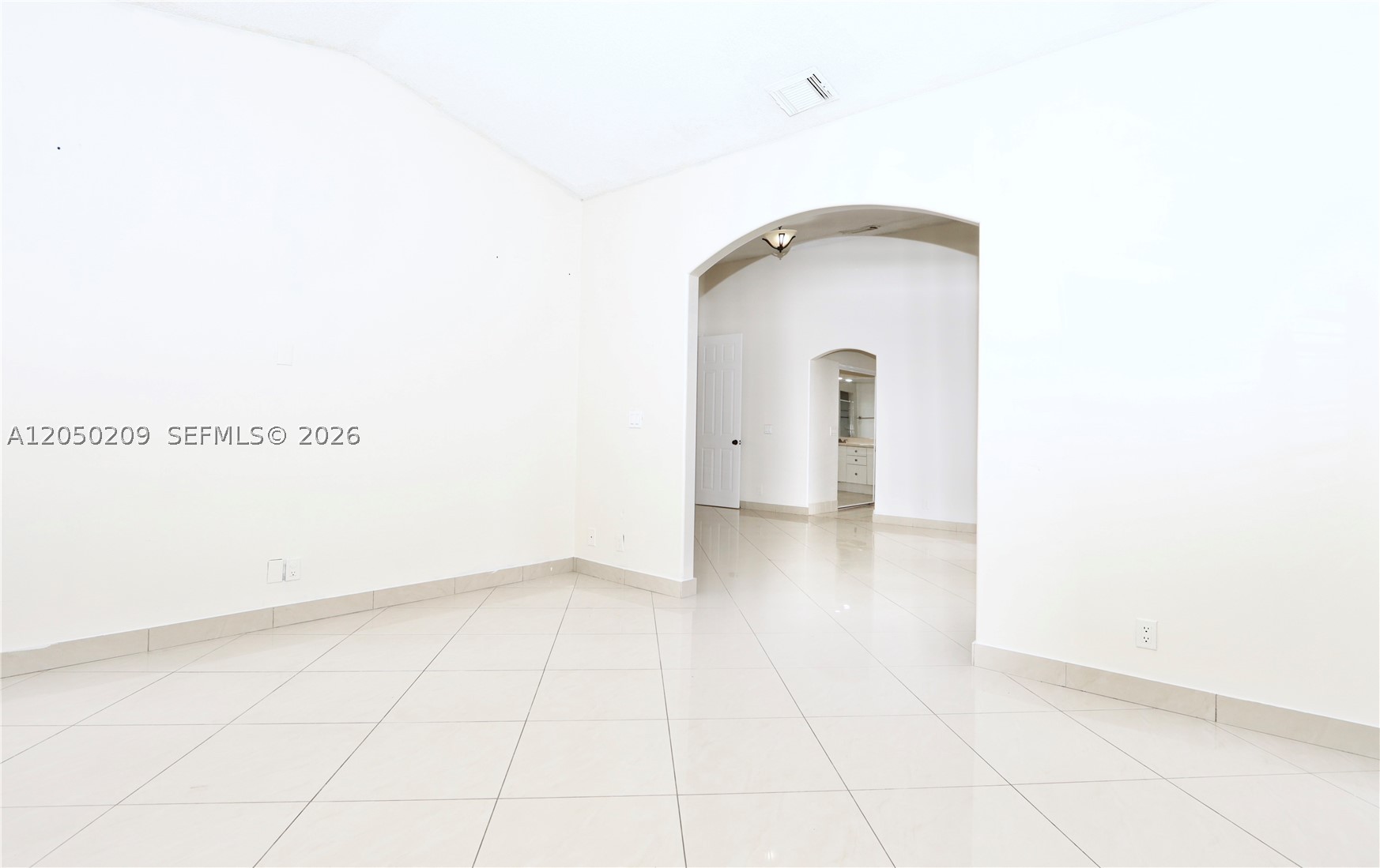 A12050209 Property Photo 33