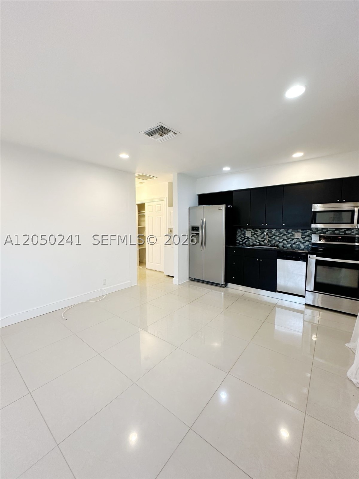 317 Hendricks Isle 1 Property Photo 2
