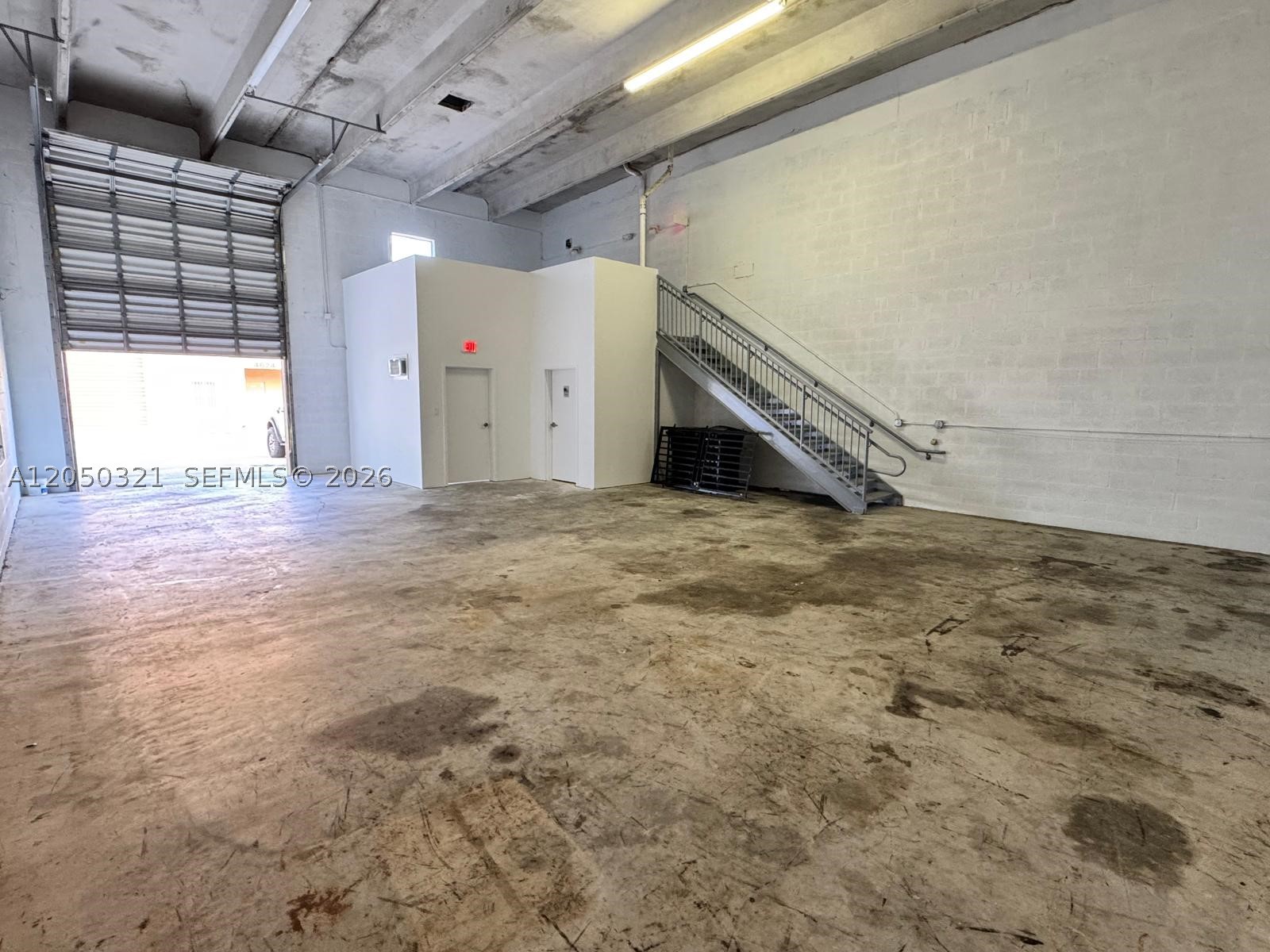 A12050321 Property Photo 2