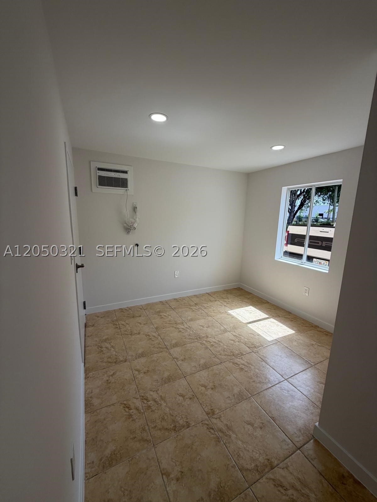 A12050321 Property Photo 8