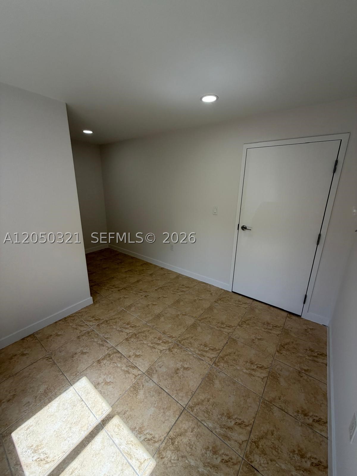 A12050321 Property Photo 9