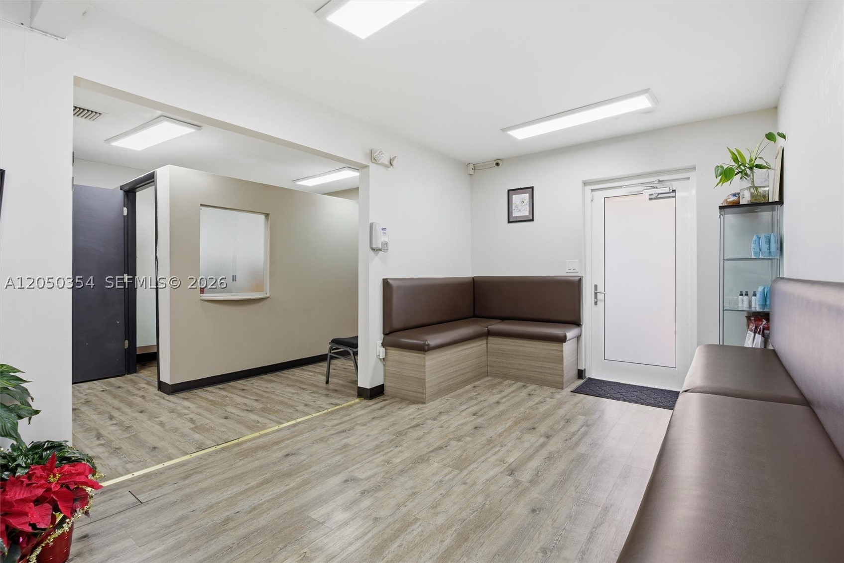 A12050354 Property Photo 3