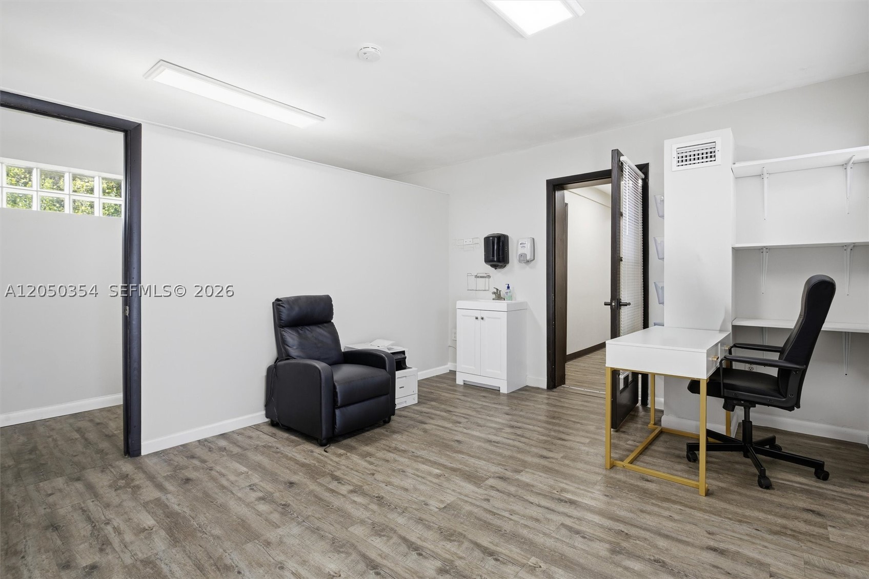 A12050354 Property Photo 8