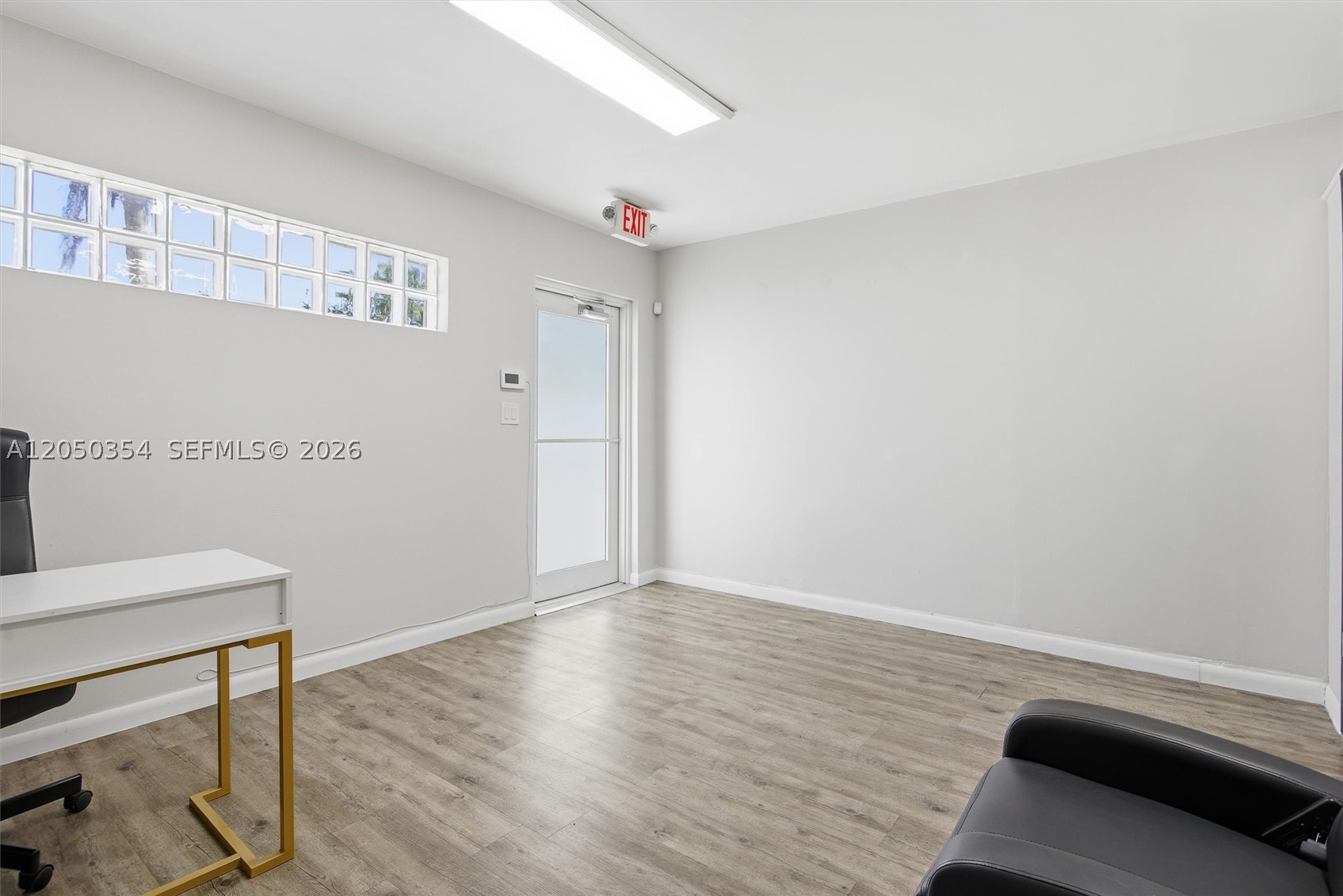 A12050354 Property Photo 9