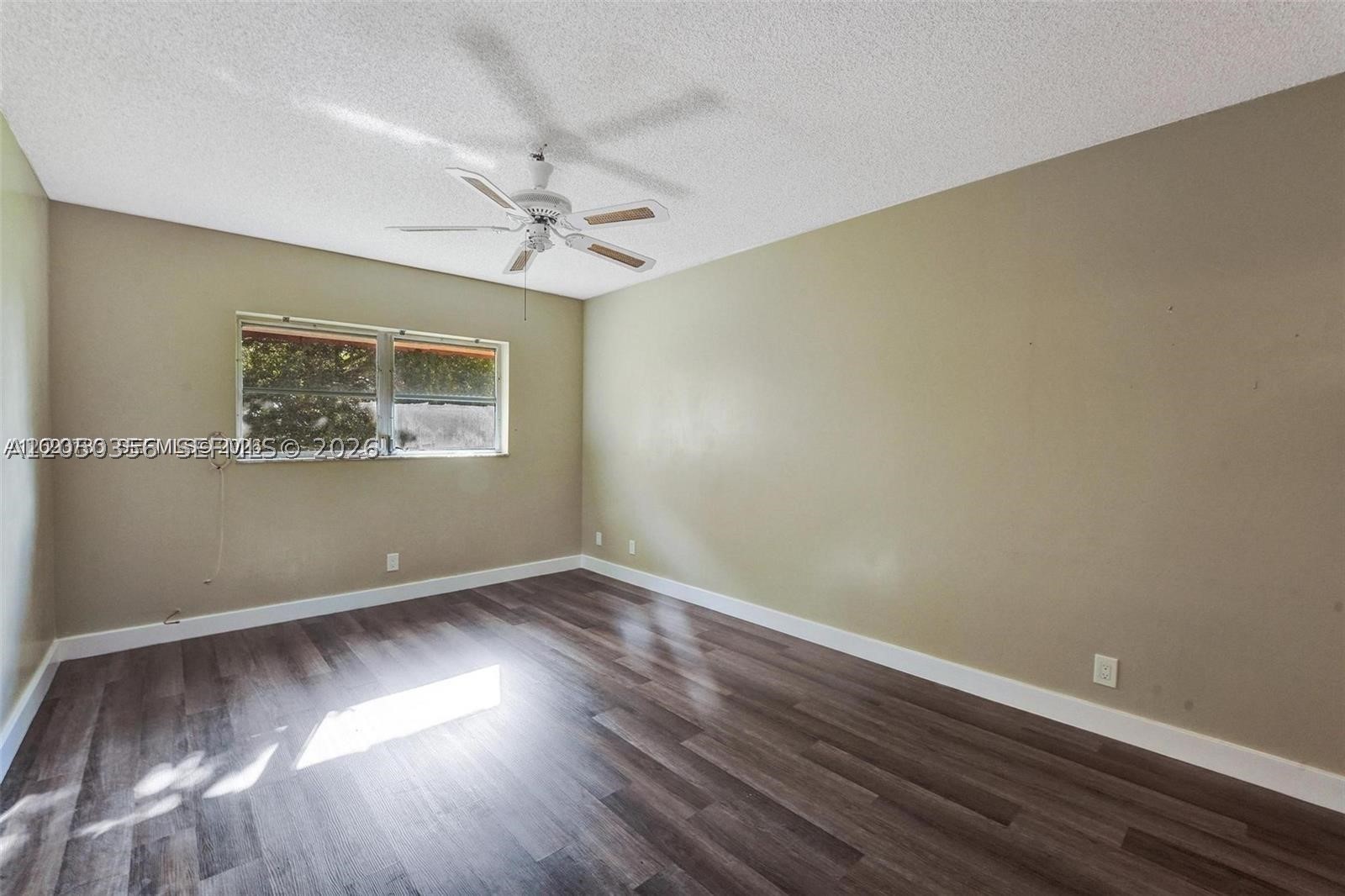 1030 Country Club Dr 405 Property Photo 11
