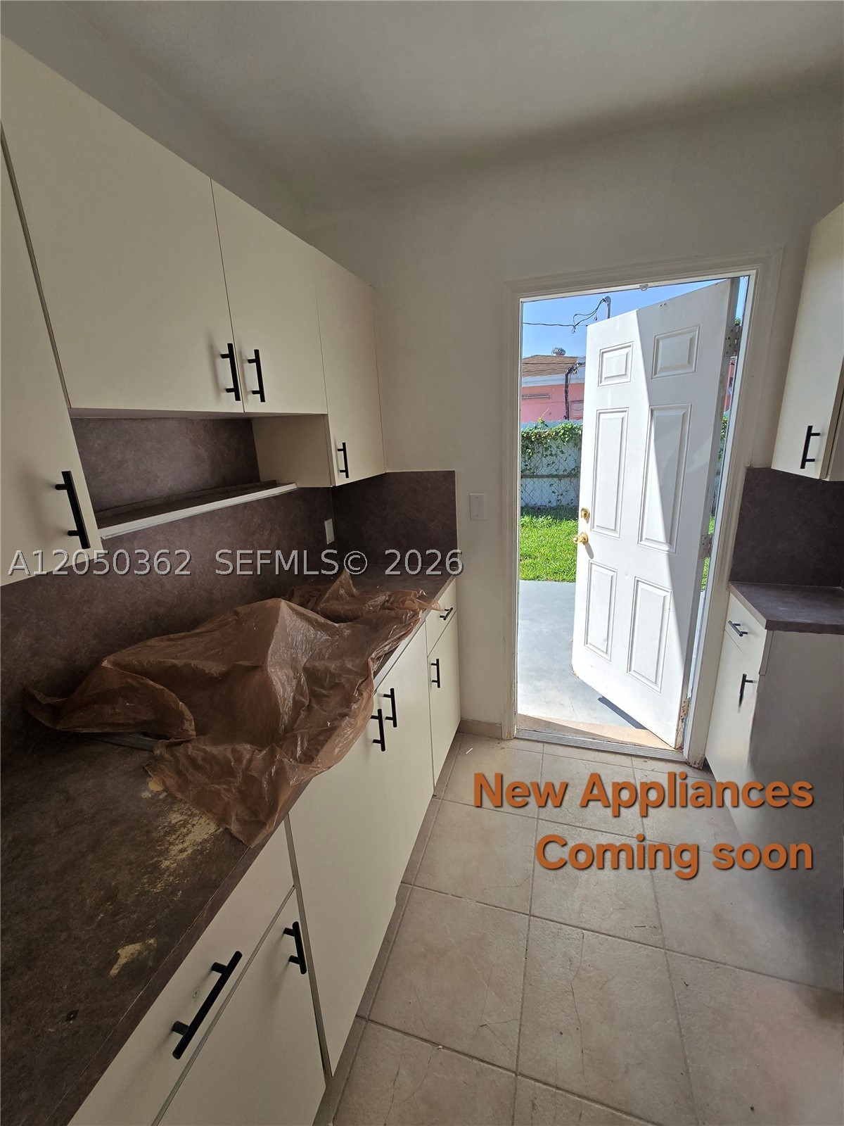 724 SW 7th Ter 1-2 Property Photo 1