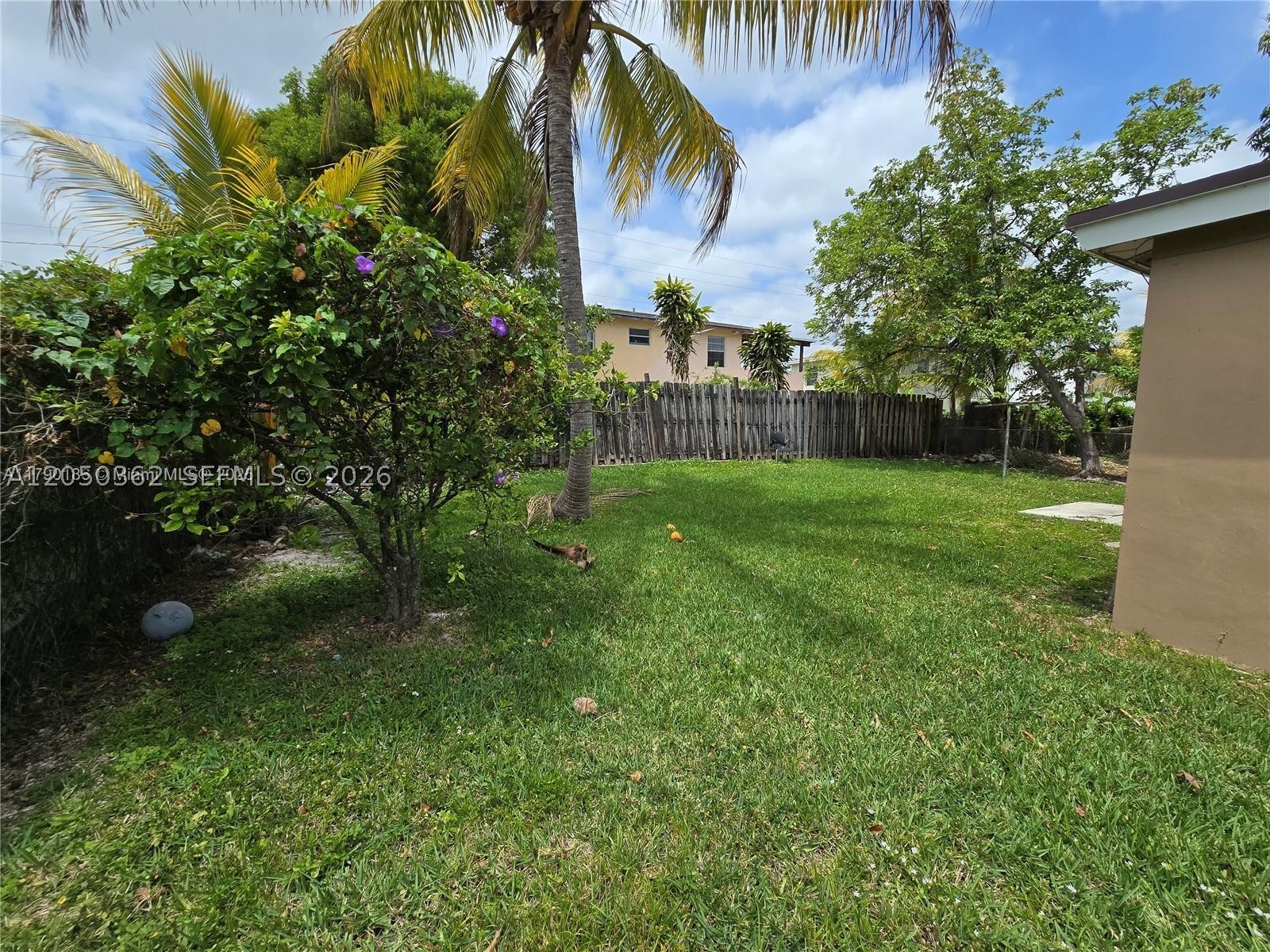724 SW 7th Ter 1-2 Property Photo 1