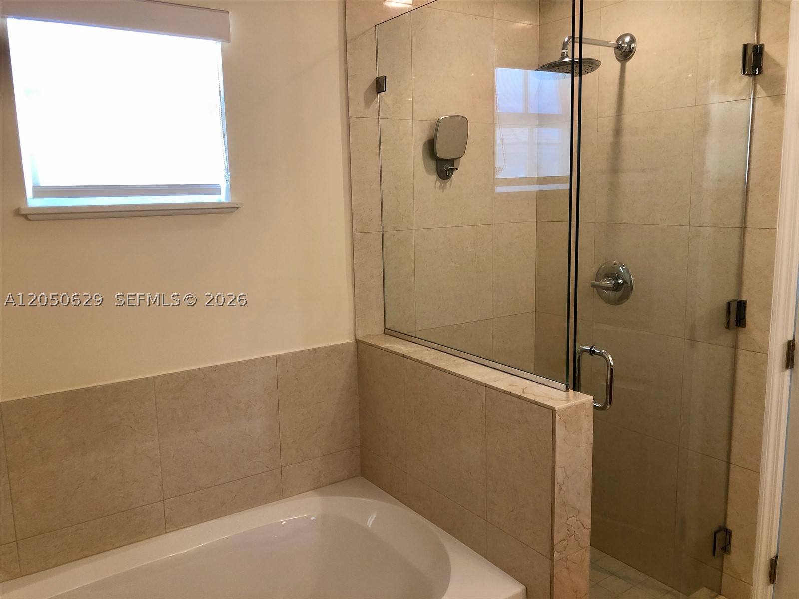 18451 Ne 27th Pl Property Photo 4