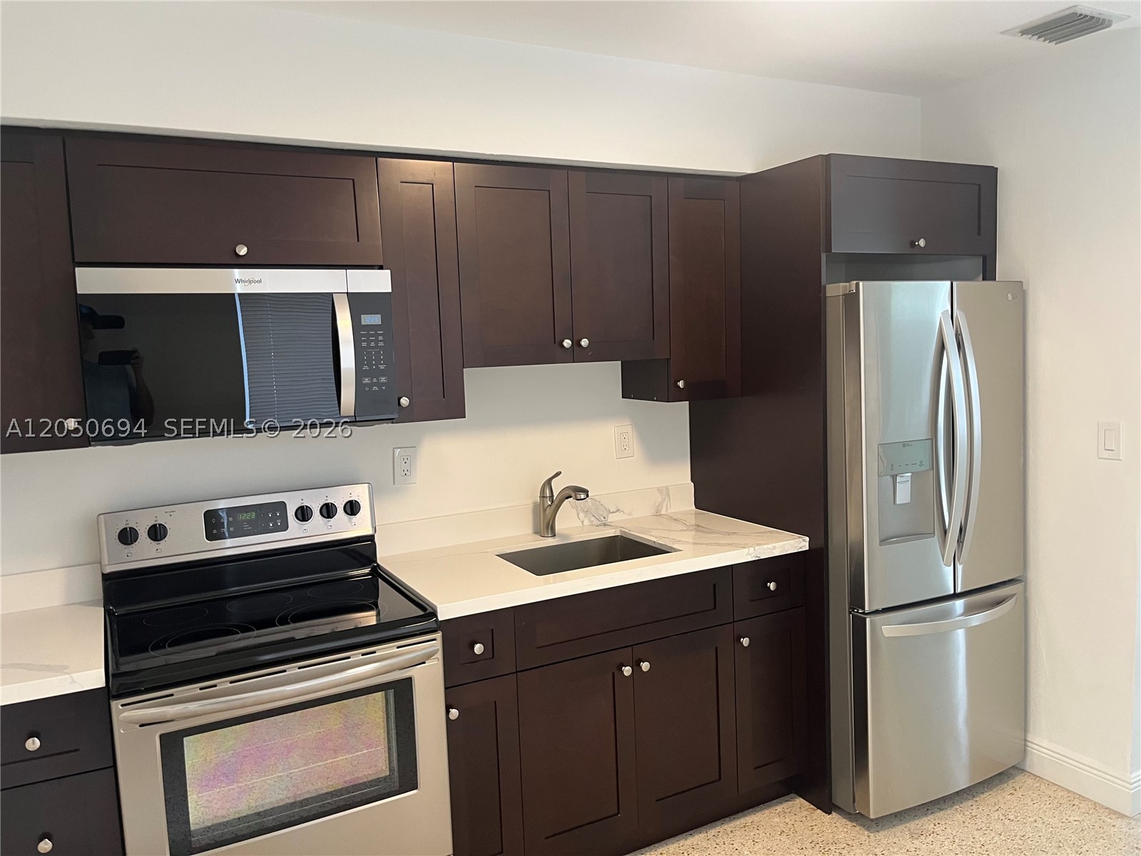 90 E 15th St 1 Property Photo 3