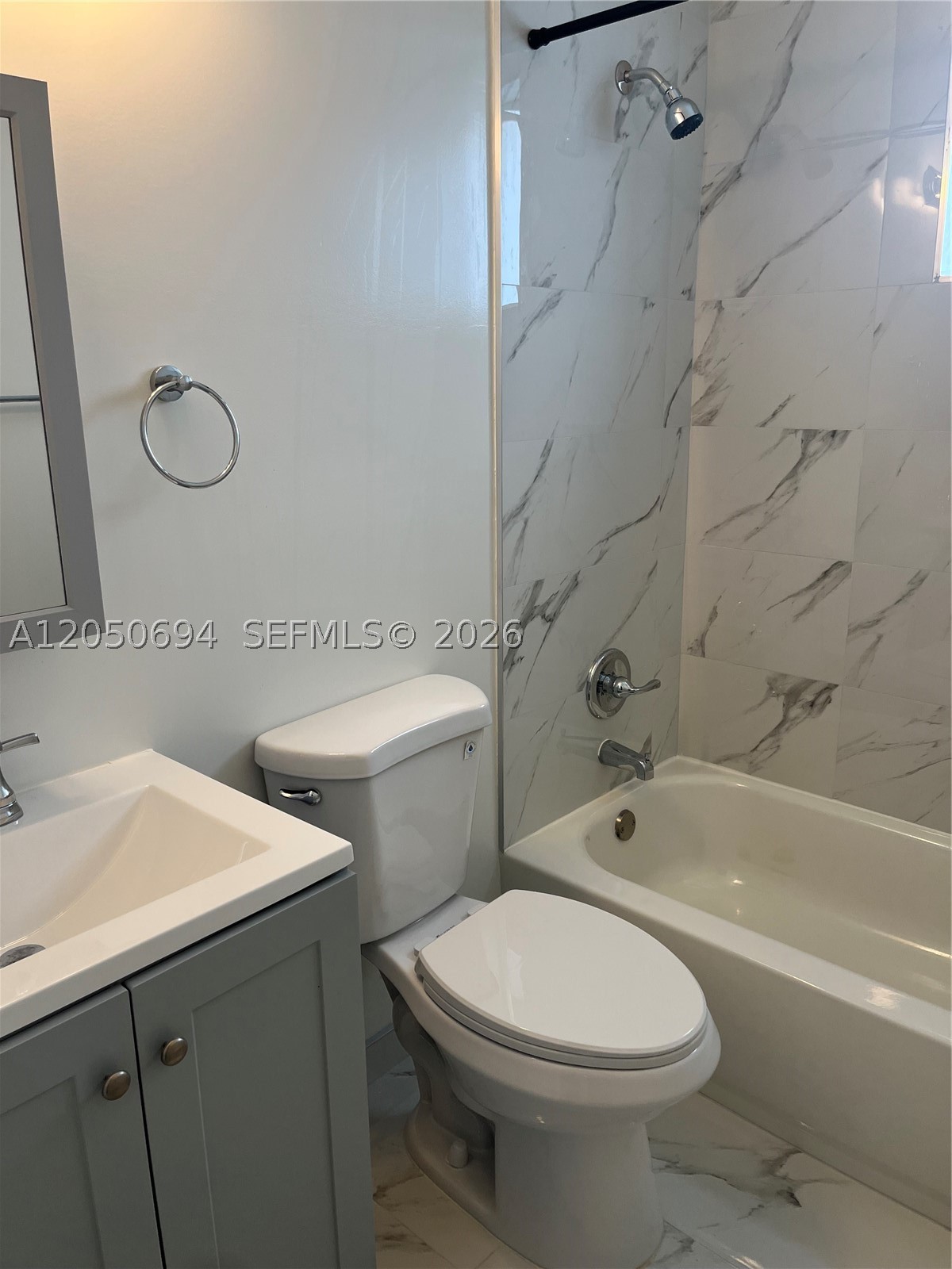 90 E 15th St 1 Property Photo 5