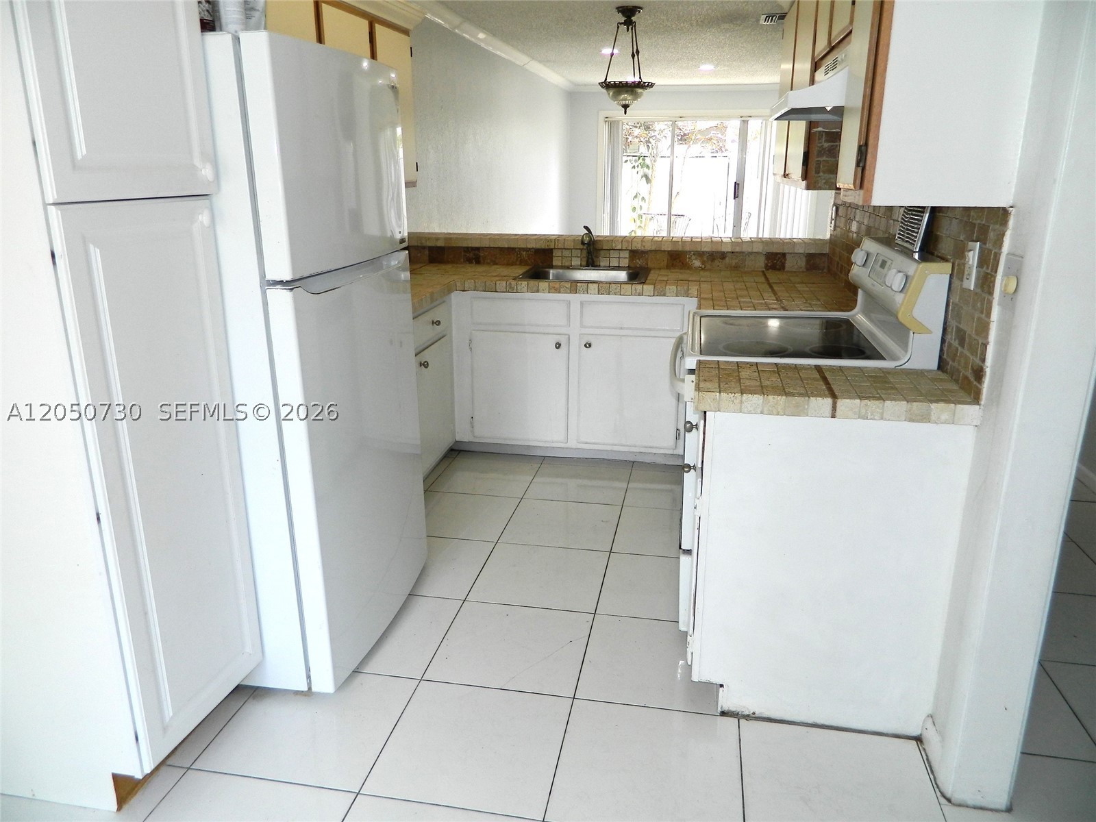899 Crystal Lake Dr 899 Property Photo 6